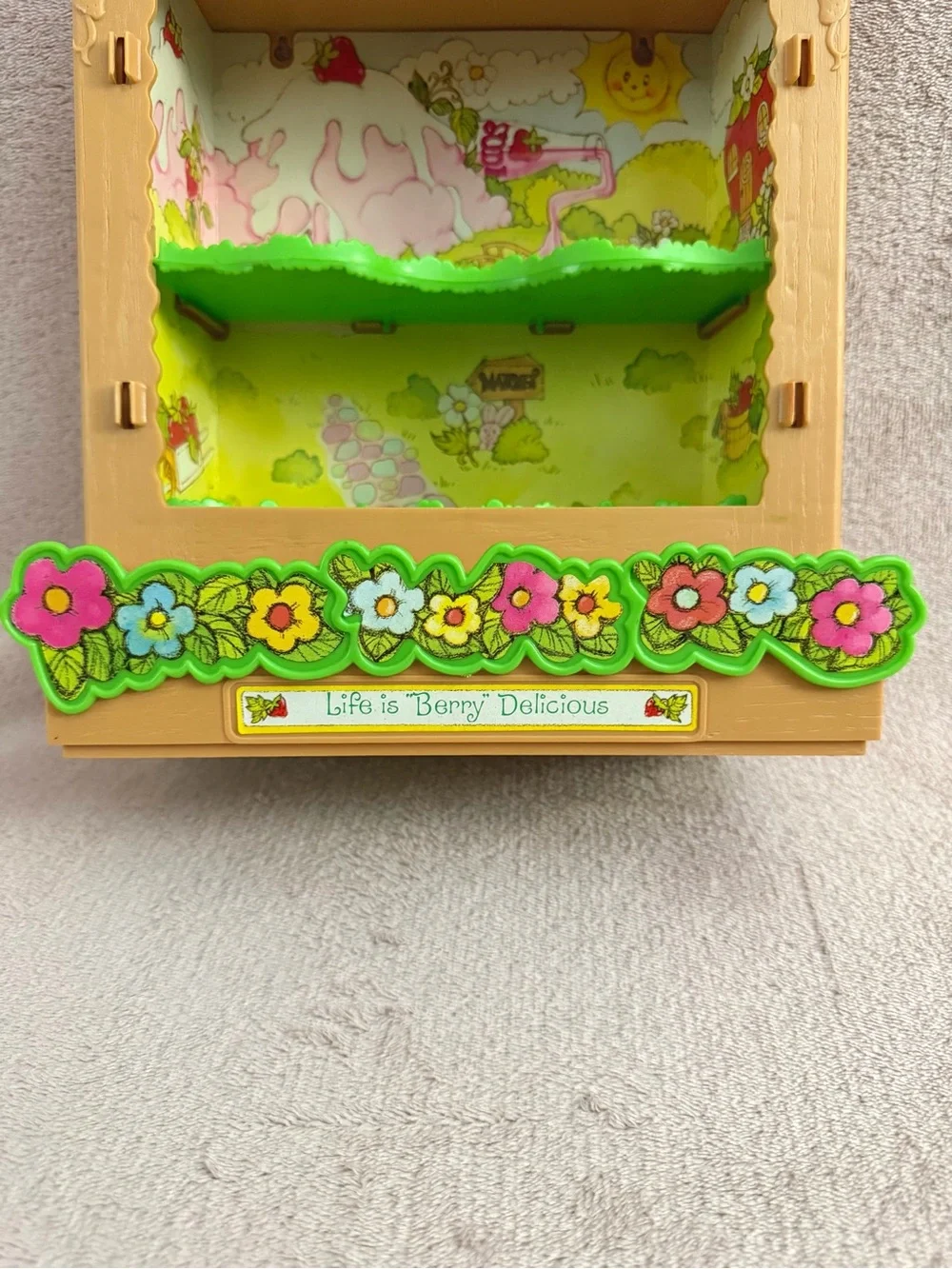 1981 Strawberry Shortcake Berry Patch Carry Case and Display Cabinet